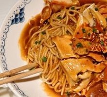 Spicy Crab and Hot Dry Noodles