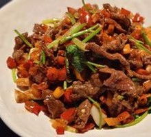 Xiang-Style Stir-Fried Beef with Green Peppers