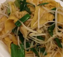 Stir-fried Egg Skin with Garlic Chives