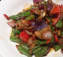 Stir-Fried Pork Intestines with Green Pepper