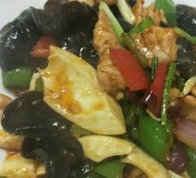 Egg White Stir-fried with Black Wood Ear and Pork Slices