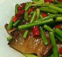 Stir-fried腊肉 with Garlic Shoots