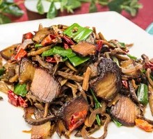 Stir-fried smoked bamboo shoots with preserved pork