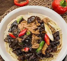 Wood Ear Mushroom Stir-Fry with Pork Noodles