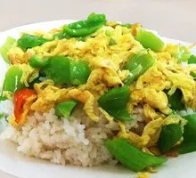 青椒炒鸡蛋盖饭