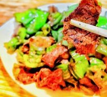 Stir-Fried Beef with Spicy Sauce