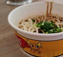 Hot Dry Noodles with Side Dishes