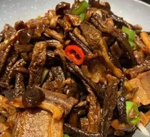 Stir-fried Pork with Tea Tree Mushrooms