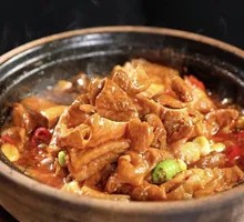 Clay Pot Stewed Tofu and Intestines