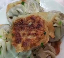 Pan-Fried Dumplings with Special Flavor