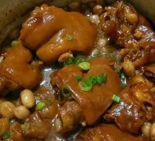 Peanut Stewed Pig Trotters