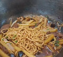 Stewed Intestine Noodles in Iron Pot
