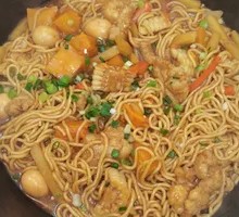 Crispy Pork Noodles in Clay Pot