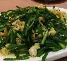 Stir-fried eggs with chives