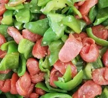 Green Pepper Stir-fried Hot Dog