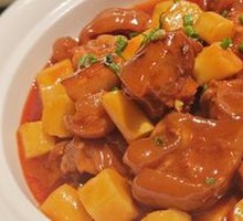 Stewed Pig Trotter with Iron Rod Yam