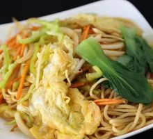 Egg and Spinach Fried Noodles
