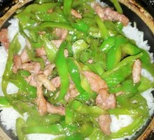 Green Pepper and Pork Stir-fry Rice in Clay Pot