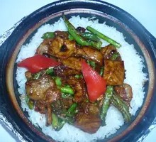 Xiang-style Stir-fried Pork with Rice in a Clay Pot