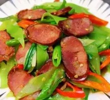 Green Pepper Stir-fried Sausage Rice Bowl