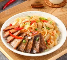 Braised Beef Fried Rice Noodles