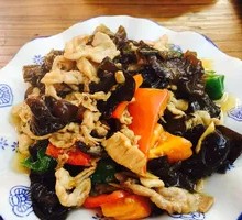 Bamboo Shoot and Black Mushroom Stir-Fry with Pork Slices
