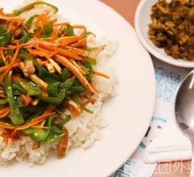 Green Pepper and Tofu Shreds Rice Bowl