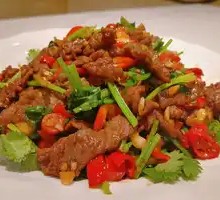 Stir-Fried Beef with Yellow Onion