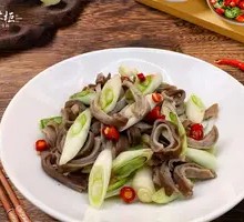 Scallion Stir-fried Pig's Trotter