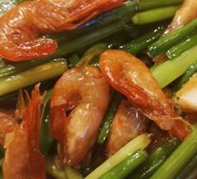 Stir-fried河虾 with leeks