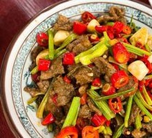 Stir-Fried Beef with Yellow Onion