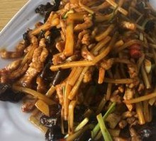 锅巴鱼香肉丝