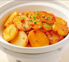 Potato Slices in Clay Pot