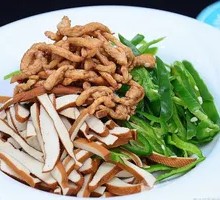 Green Pepper and Tofu Skin Shredded Pork