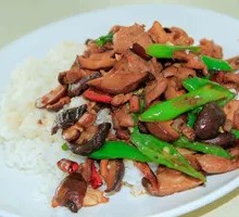 香菇肉片盖浇饭