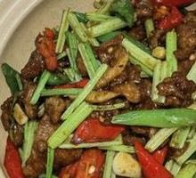 Stir-Fried Beef with Yellow Onion