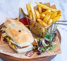 Sautéed Steak Sandwich with Smooth Egg