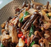 Spicy Tea Tree Mushroom Hot Pot