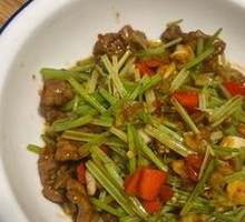 Stir-Fried Beef with Yellow Onion
