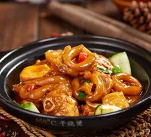 Braised Pork Trotter with Fried Tofu Pockets