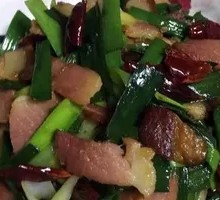 Smoked Meat Stir-Fried with Garlic