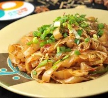 Stir-Fried Noodles with Shredded Pork