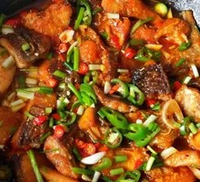Braised Fish Cubes in Clay Pot Rice