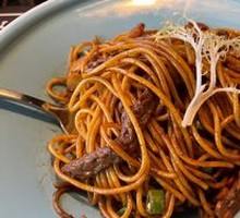Black Pepper Beef Noodles