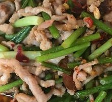 Stir-fried garlic shoots with pork