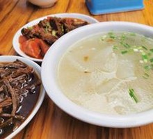 Pork Knuckle and Radish Soup