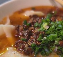 Spicy Pea and Meat Sauce Noodles