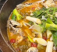 Stoneware Steamed Wild Crucian Carp