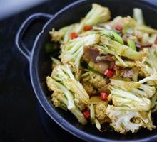 Spicy Stir-Fried Organic Cauliflower