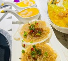 Steamed Scallop with Golden Garlic and Silver Threads